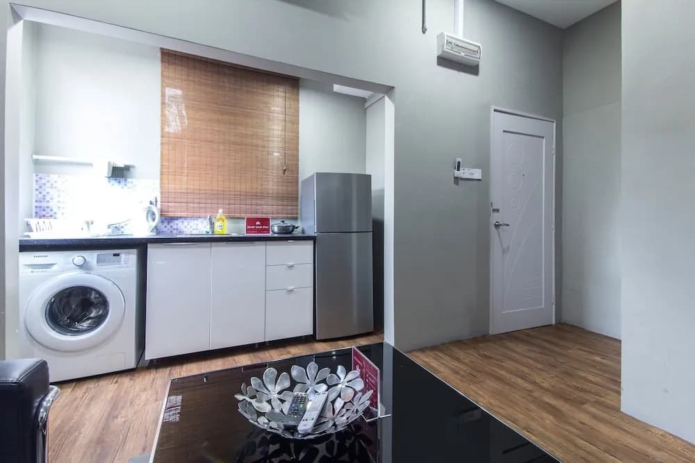 ZEN Rooms Basic Imbi - photo 8