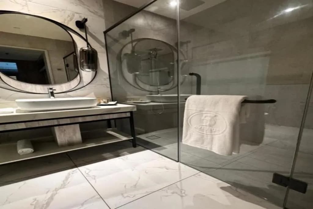 Fifth Avenue Hotel - photo 9