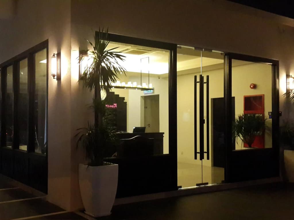 Manhattan Business Hotel Damansara Perdana - photo 18