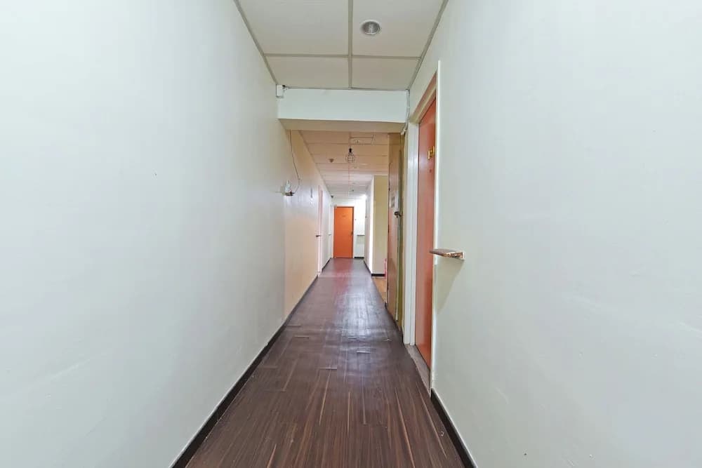 OYO 90846 Hotel Akasia - photo 13