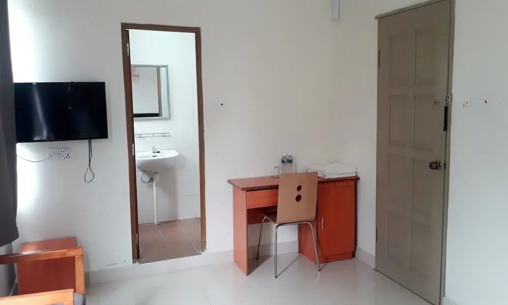 Hotel O Night Queen salak Tinggi - photo 10