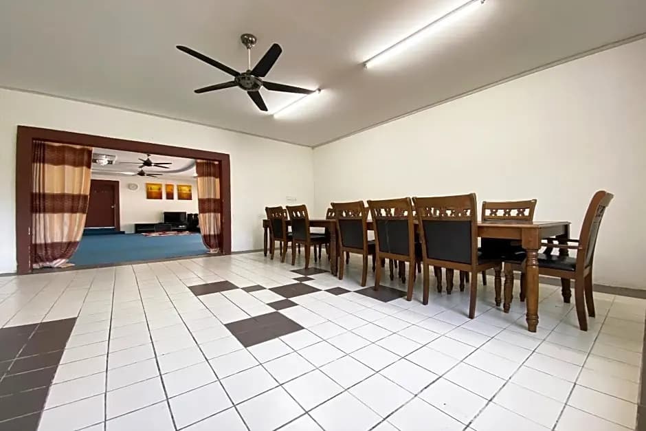 OYO Home 90319 Ambong Bay Resthouse Homes - photo 14