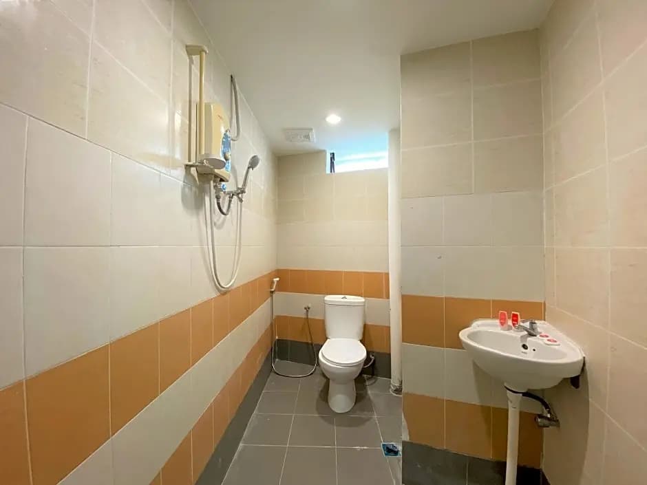 OYO 89540 B Hotel Penang - photo 6