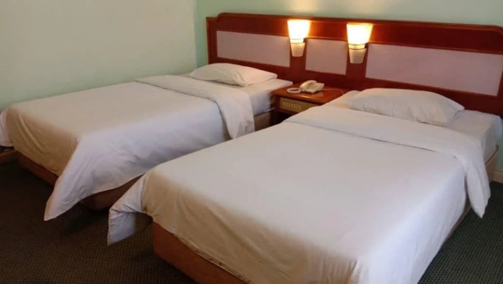 Somerset Hotel - photo 1