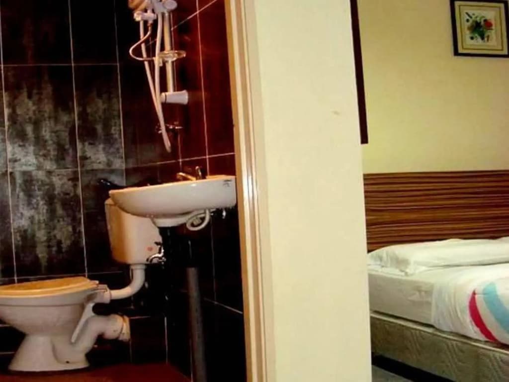 Iskandar Sinsuran Homestay - photo 7