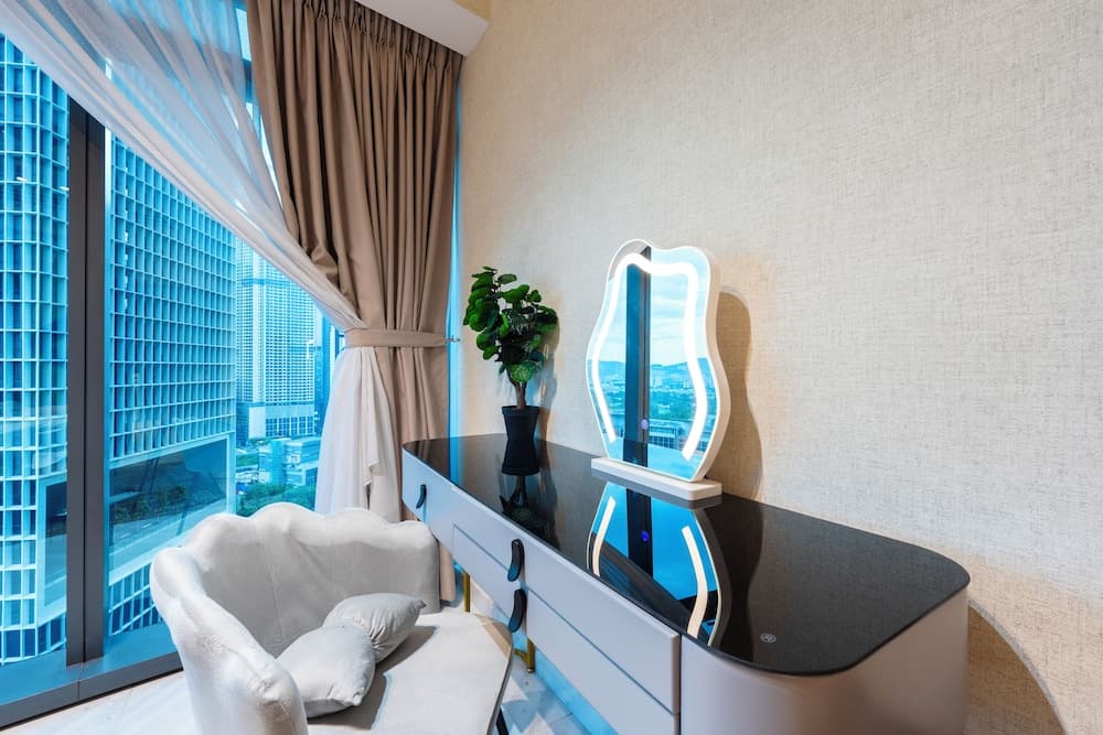 Moonway Luxury Suites At Eaton Residence - photo 7