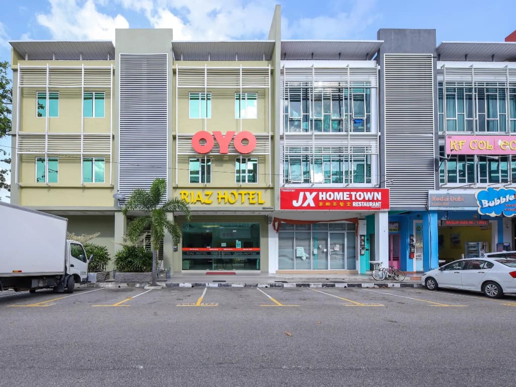 OYO 89839 Riaz Hotel - photo 1