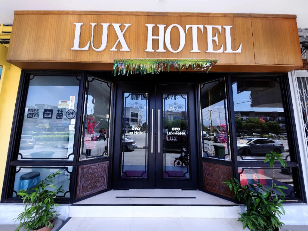 Lux Hotel - main photo