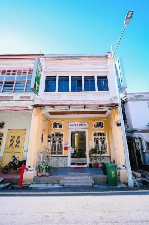Swing & Pillows @ 75 Chulia St, Georgetown Penang - photo 1