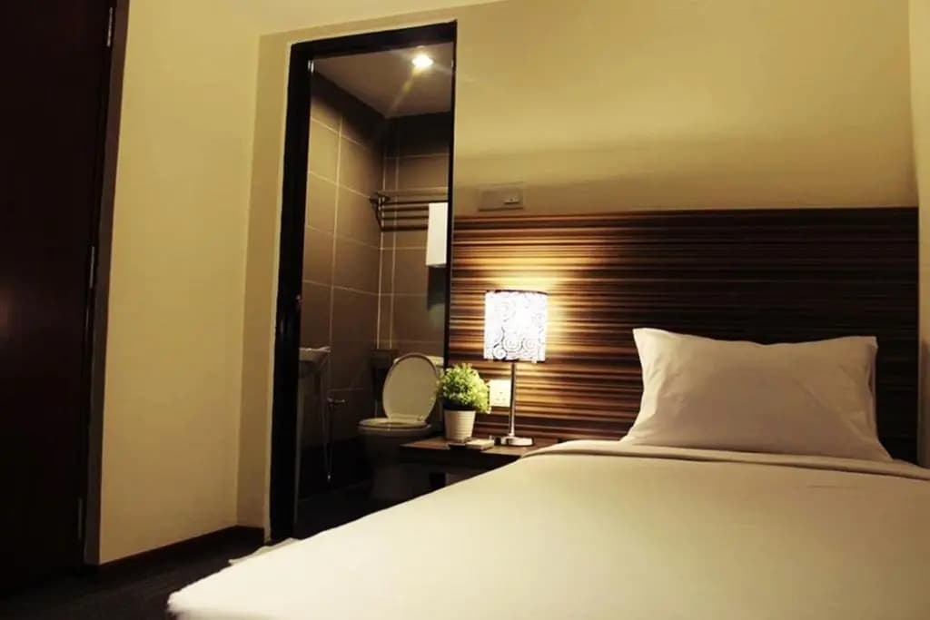 Hotel Sara's Inn Shah Alam - photo 9