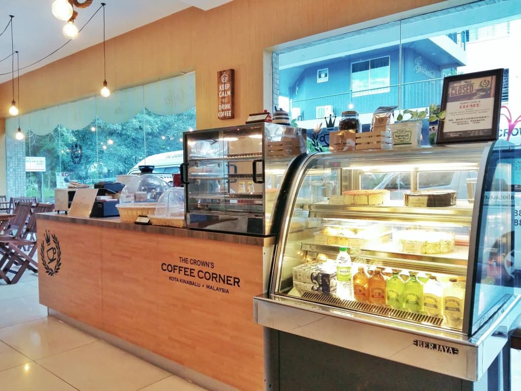 The Crown Borneo Hotel - photo 10