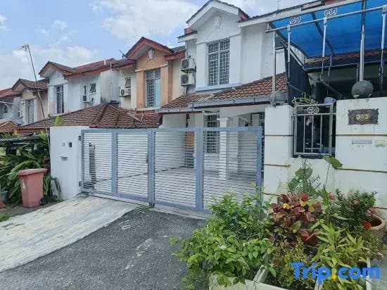 Damansara Damai 9Pax 4 Rooms - photo 1