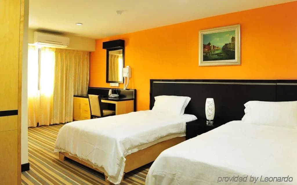 Hallmark Express Hotel - photo 5