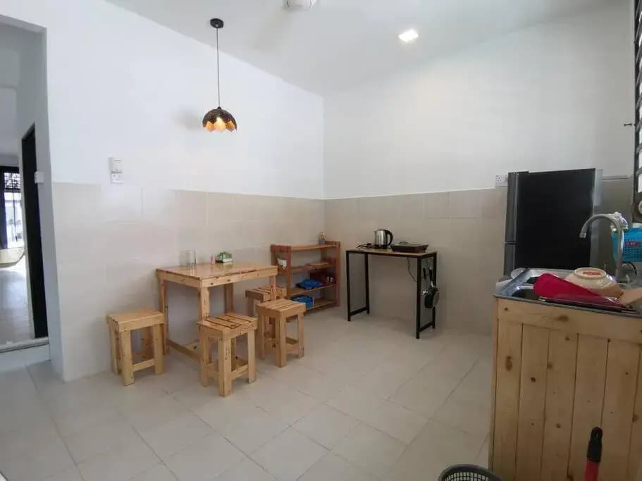 MODERN , SPACIOUS GAMBANG UMP 18 Guest House - photo 11