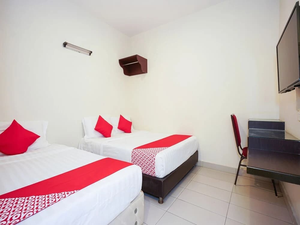 JJ Hotel by OYO Rooms - photo 1