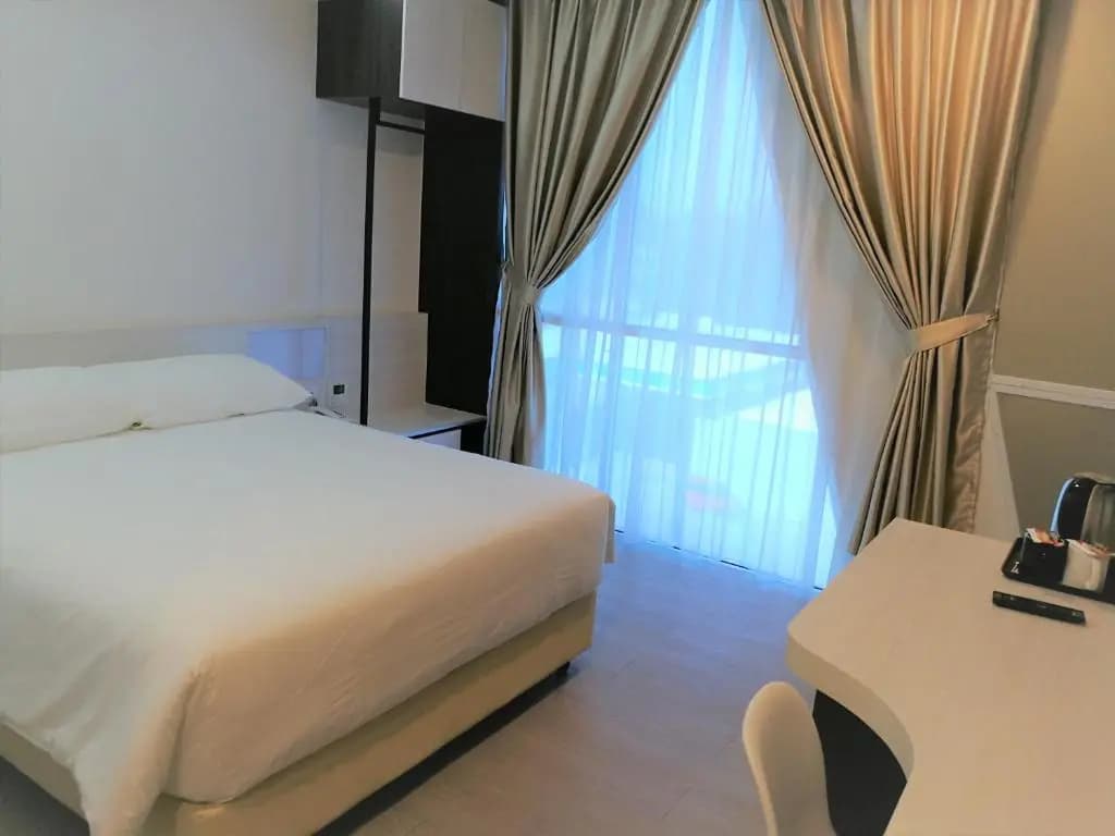 Legacy Hotel - photo 3