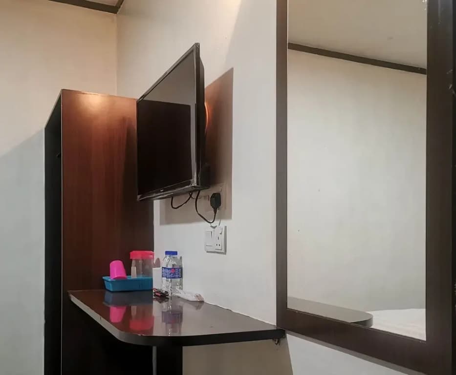 OYO 90157 One World Hotel - photo 3