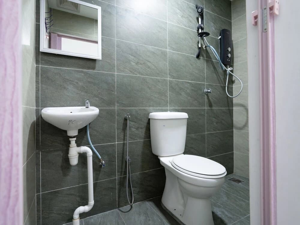 VRM Hotel by OYO Rooms - photo 9