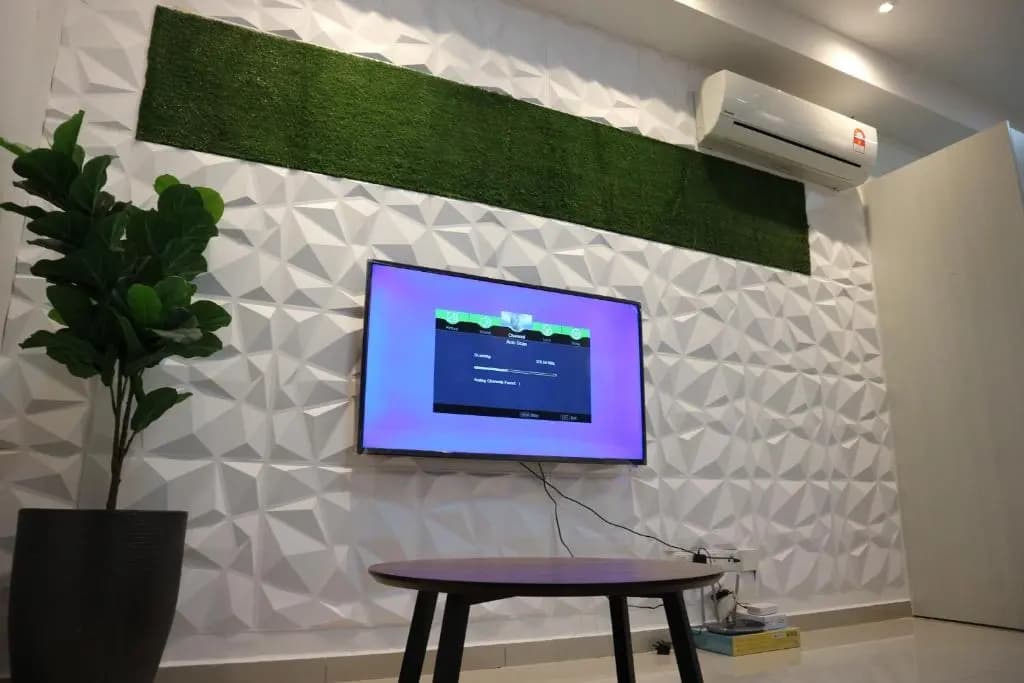 Vince's ICity designer suite central i-city with pool ,wifi free parking - photo 2
