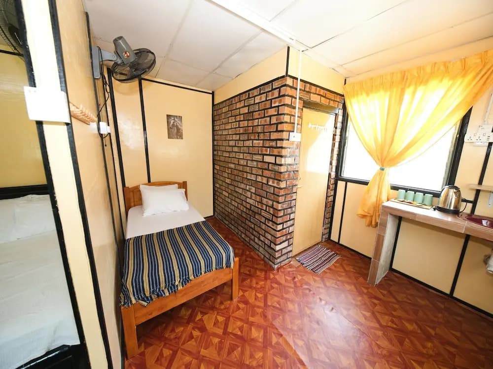 OYO 90960 Rajawali D'cabin Chalet Room - photo 10