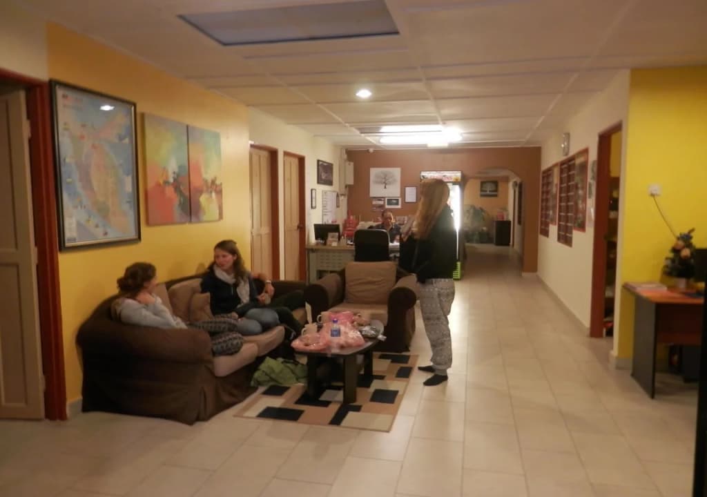Eight Mentigi Guest House - photo 10