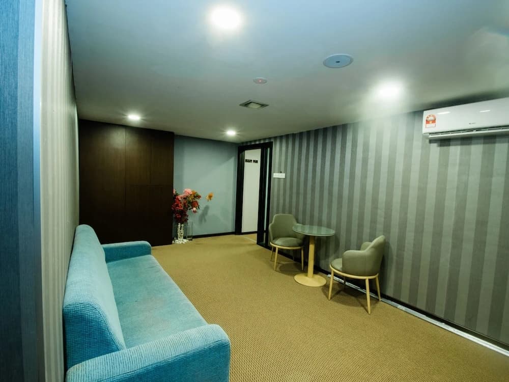 OYO 89456 V Motel - photo 13