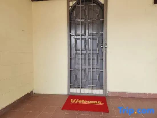 Damansara Jaya Petaling Jaya 2 Storey Landed House for 15 Pax - photo 5