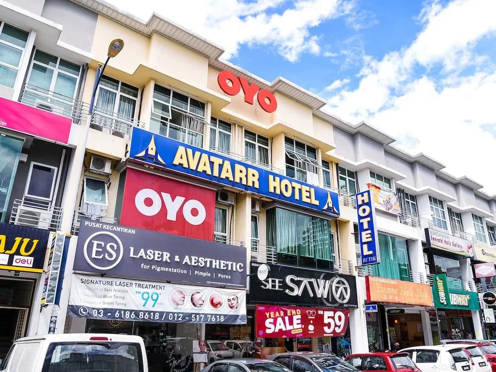 Super OYO 44097 Avatarr Hotel - photo 17
