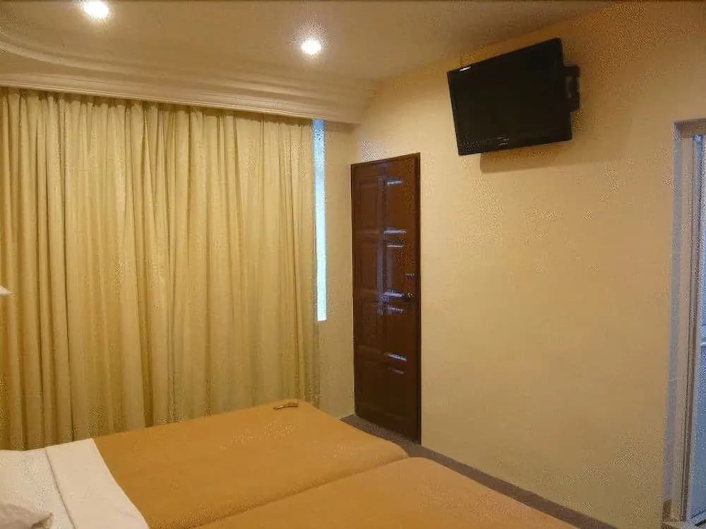 Accordian Hotel - photo 4