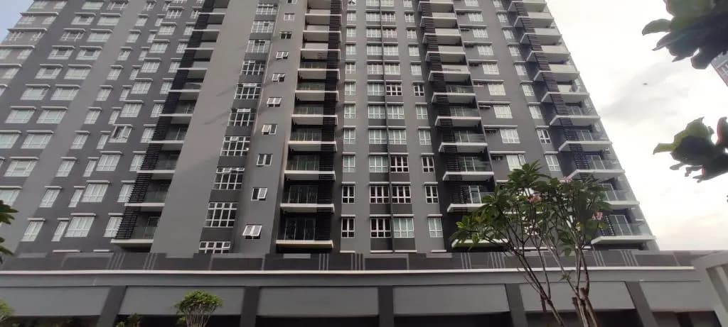 Bukit Rimau Instagrammable 2 Bedroom Apartment With Pool View up to 5 PAX - photo 1