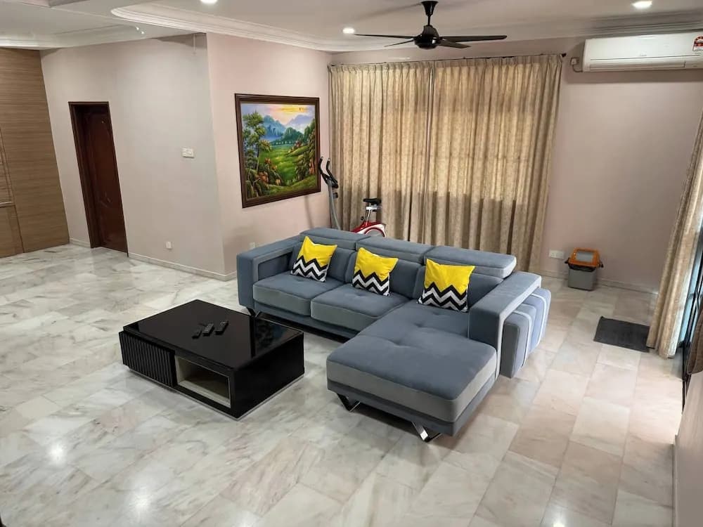 Cozy Johor Bahru Home With Family Room and Unblock Balcony View - photo 9