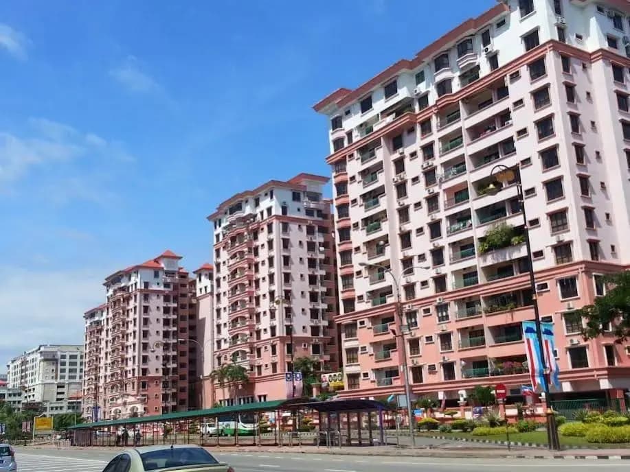 KK Waterfront Suites at Marina Court - photo 4