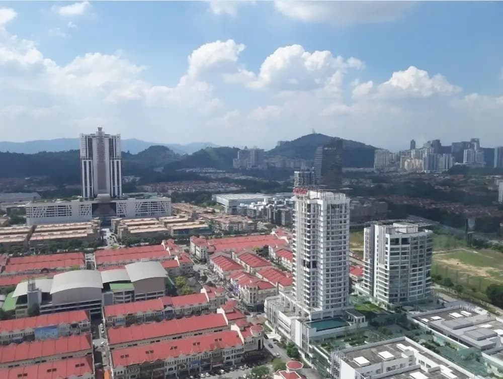 Dashing 1BR Next To Surian MRT 31 - photo 12