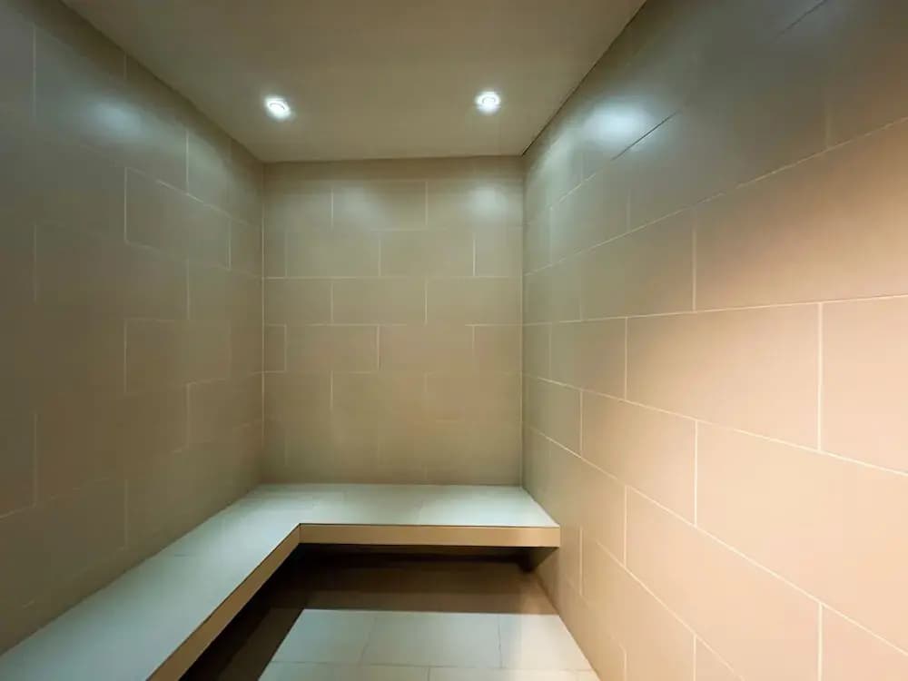 Moonway Luxury Suites At Eaton Residence - photo 27