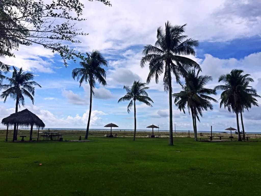 Western Beach Resort - photo 10