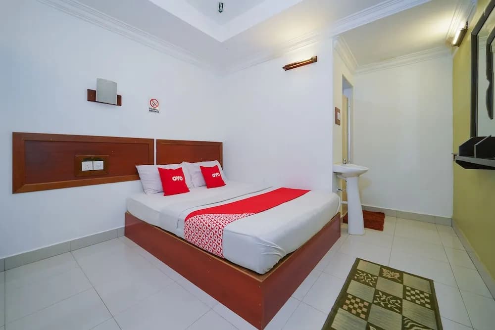 Fins Hotel by OYO Rooms - photo 5