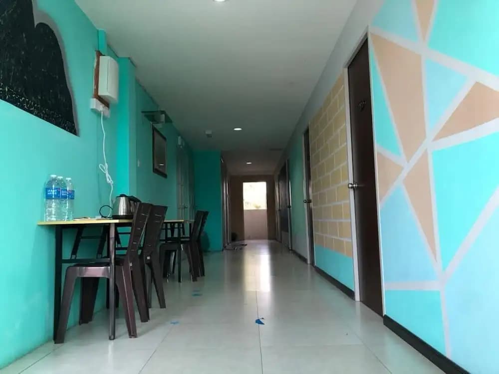 OYO HOME 90667 Chen Room Bs - photo 8