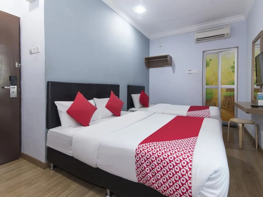 OYO 445 Charisma Hotel - photo 6