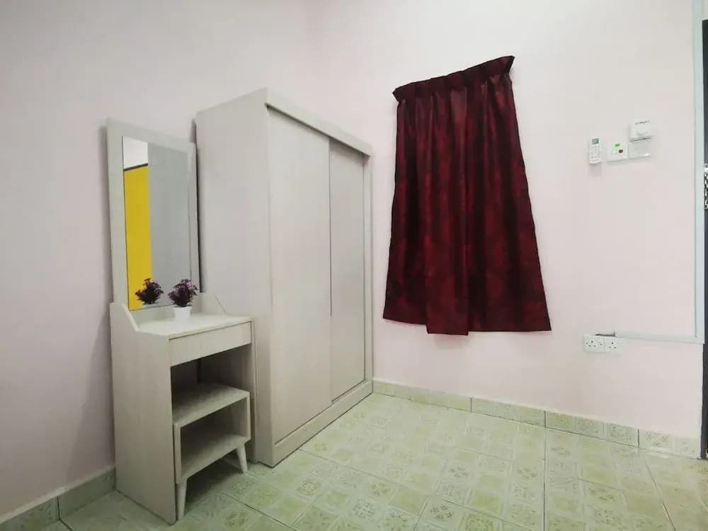 OYO 90206 Parkland Residence Condominium - photo 4
