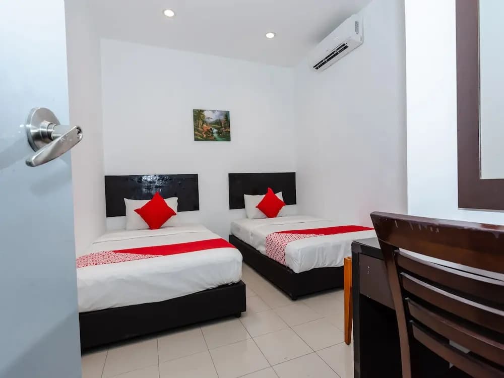 Hollitel Hotel Melaka by OYO Rooms - photo 2