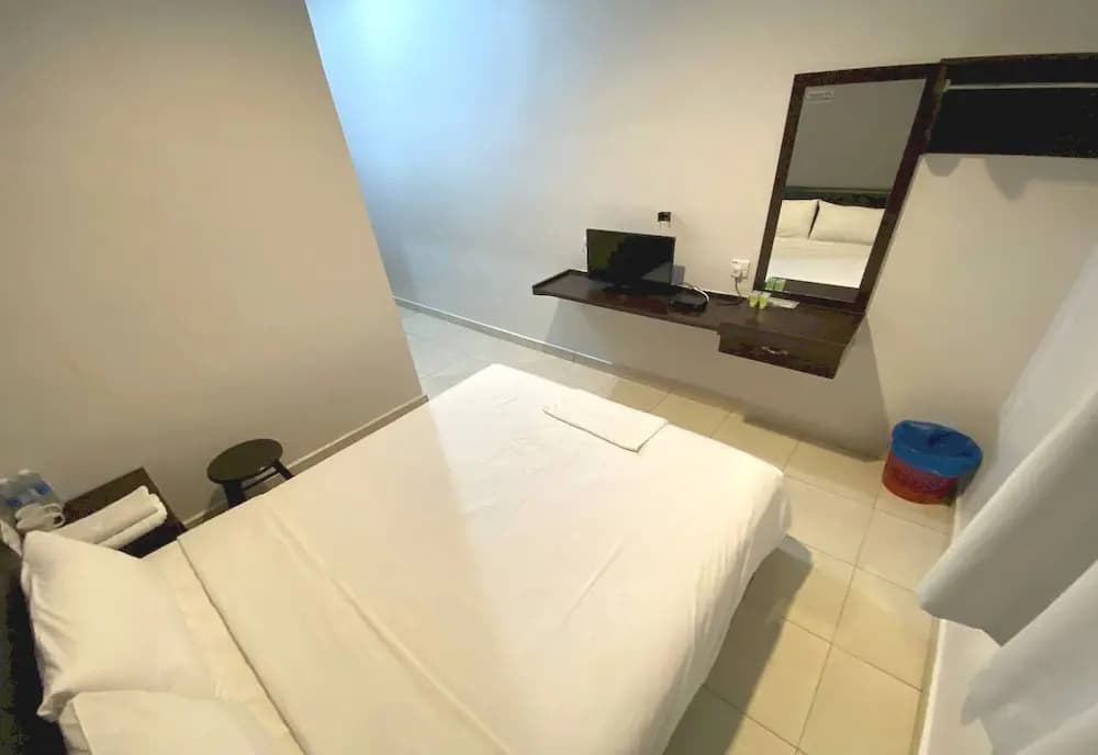 OYO 89715 CK Hotel 2 - photo 3