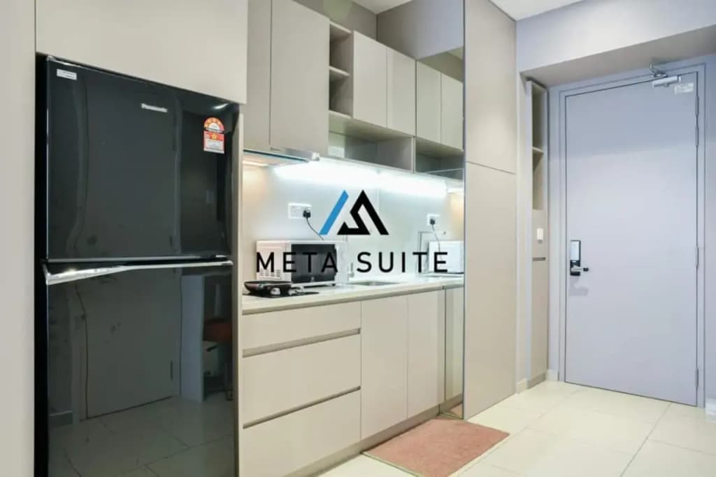 Sky pool 4 star hotel grade stay in i-City - photo 6