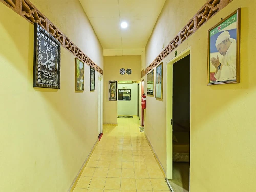 Oyo 90639 Hotel Azimah - photo 10