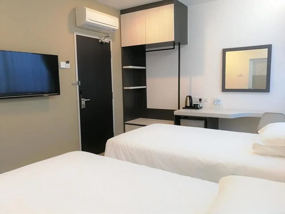 Legacy Hotel - photo 4