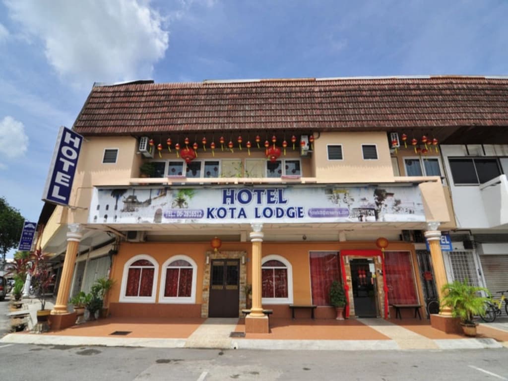 Kota Lodge Hotel - photo 1