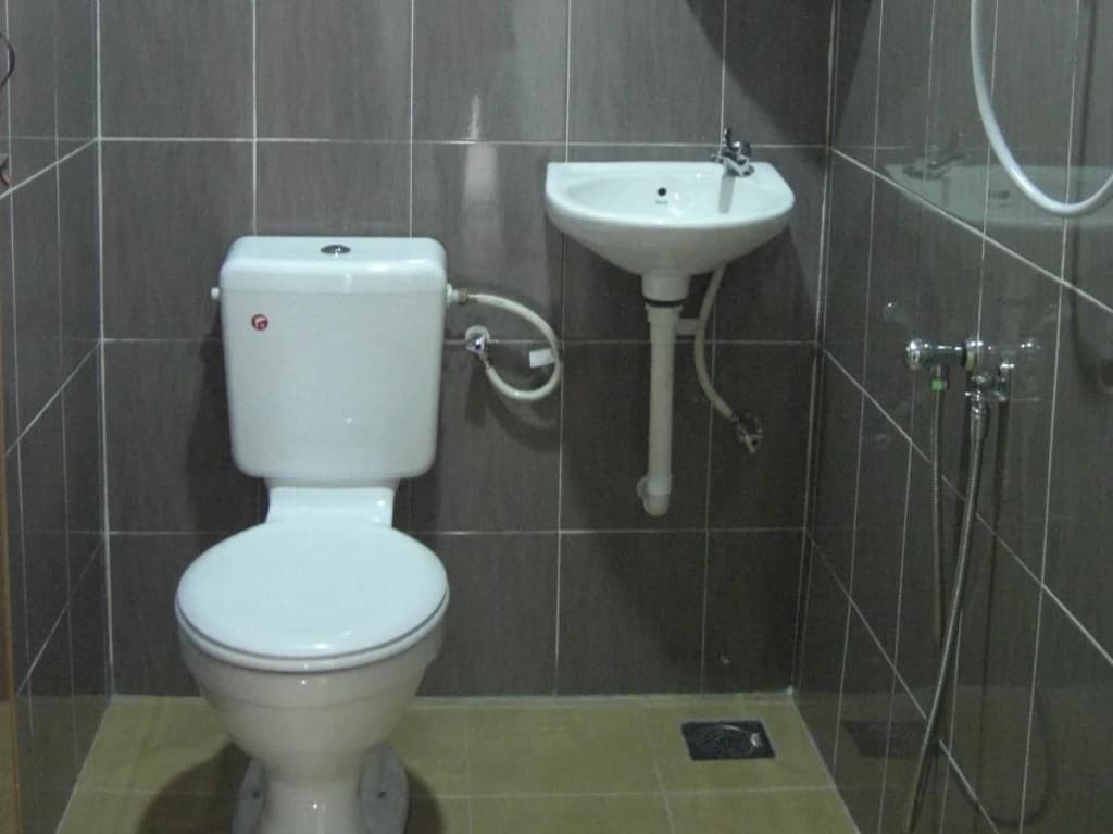 Travellers Planet Hotel & Guest House - photo 10