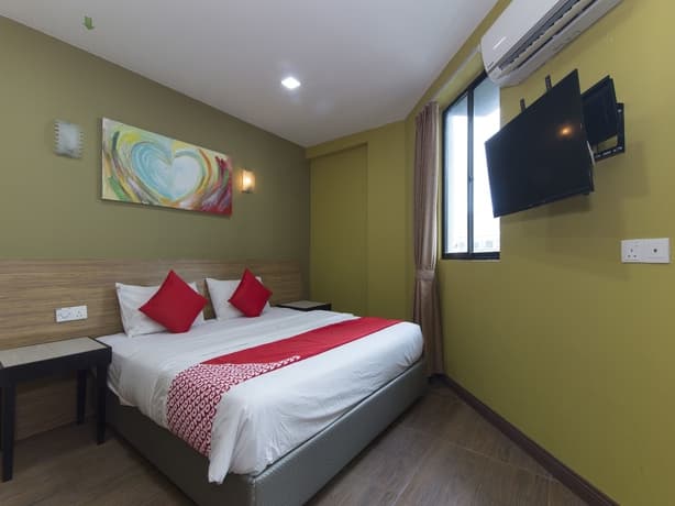 OYO 228 Basic Hotel - main photo