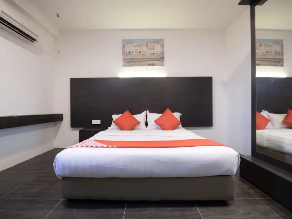 OYO 906 Happy 92 Hotel Lumut - photo 3