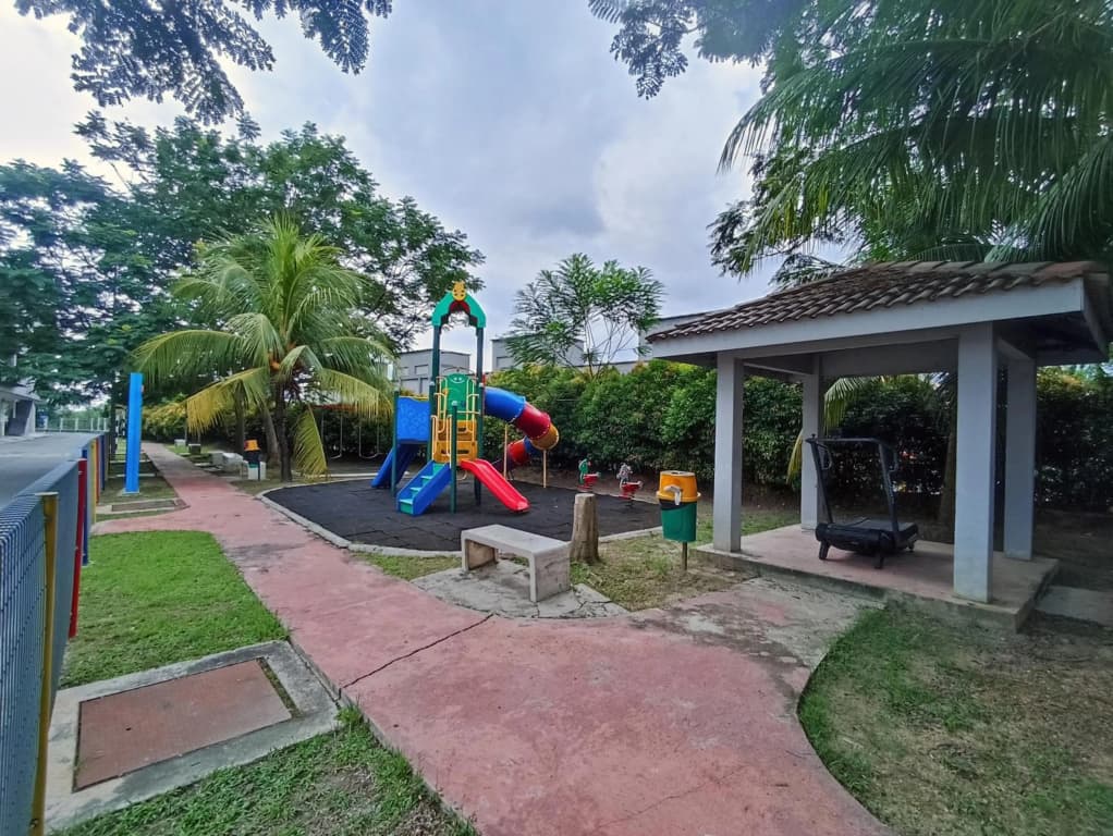 Tropika Homestay Bangi with 3 Bedrooms - photo 9