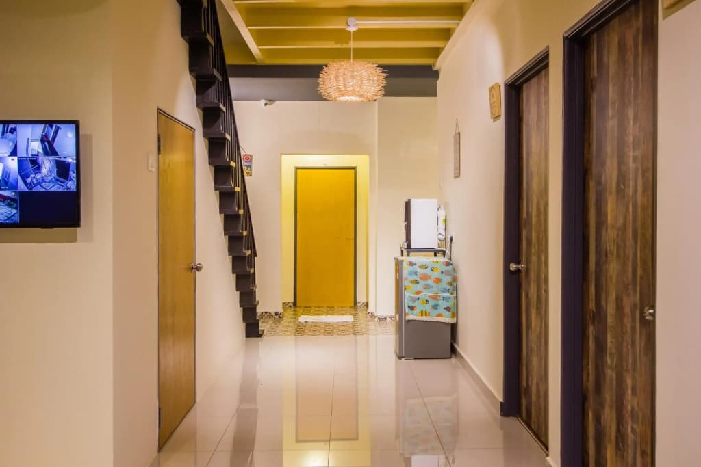Explore 5BR Gardenhouse Retreats (Free Parking) - photo 10